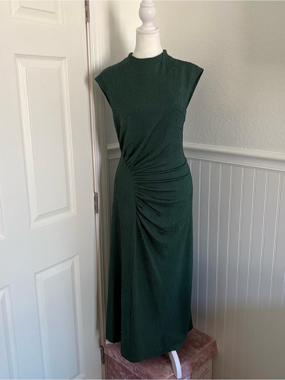 Elegant Forest Green Ruched Maggy London Midi Dress size 6